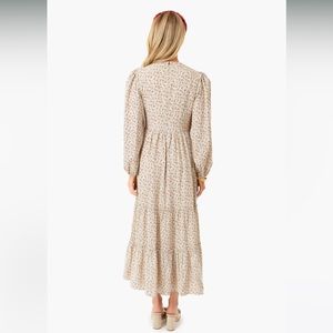 Cream Floral Jesse Midi Dress
HYACINTH HOUSE